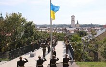 Фото 7: У День вшанування пам’яті захисників України у Львові урочисто підняли Державний Прапор на Меморіалі пам`яті Героїв Небесної Сотні