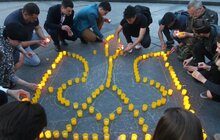 Фото 7: У центрі Львова з вогників зобразили Кримський півострів з числом 73
