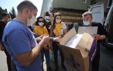 Фото 9: Благодійники передали засоби захисту для медиків лікарні швидкої допомоги