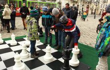 Фото 10: Стартувала вулична гра у шахи на головній площі міста