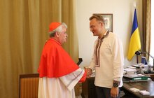 Фото 12: Кардинал Конрад Краєвський залишив запис у Книзі почесних гостей Львова