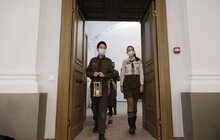 Фото 2: Львівські пластуни урочисто передали Вифлеємський вогонь миру місту