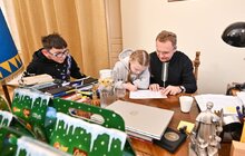 Фото 7: Цікаві історії, какао та мандаринки: вихованці ліцею «Просвіта» завітали в гості до мера Львова