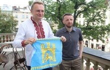 Фото 7: Львів’янину, який піднявся на Еверест, А. Садовий вручив «Золотий герб міста Львова»