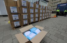 Фото 18: Благодійники передали 4 000 комплектів засобів захисту для медиків лікарні швидкої допомоги