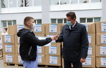 Фото 24: Благодійники передали 4 000 комплектів засобів захисту для медиків лікарні швидкої допомоги