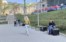 Фото 8: Відпочити й зарядити гаджети: у Львові з’явилися лавки з сонячними батареями — де їх знайти?