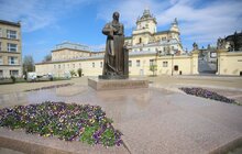 Фото 17: У Львові висаджують квіткові композиції