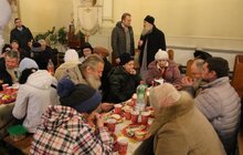 Фото 8: Для потребуючих у Львові організували святковий різдвяний обід
