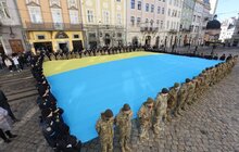 Фото 8: У центрі Львова військові урочисто заспівали Гімн України (відео)