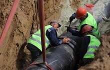 Фото 15: У с. Лисиничі ремонтні бригади ЛМКП «Львівводоканал» проводять заміну аварійного магістрального водогону