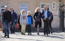 Фото 1: Сім’я міського голови Львова проголосувала