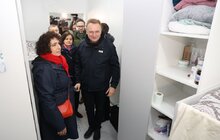 Фото 14: Представники Польщі і Великої Британії відвідали найбільше модульне містечко у Львові, яке звели за кошти цих країн