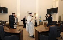 Фото 29: У Львові на пл. Ринок освятили воду, тож львів'яни упродовж дня можуть прийти і набрати її
