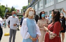 Фото 3: Сьогодні у Львові святкують День музики і День медика: на стіні лікарні швидкої медичної допомоги з виступом октету відкрили символічний мурал