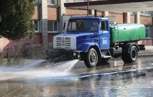 Фото 12: Комунальні служби продовжують дезінфікувати місто: миють вулиці, тротуари, зупинки транспорту, сходові клітки будинків