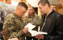 Фото 5: «Жива історія»: у Львові презентували першу в Україні книгу про оборону Луганського аеропорту
