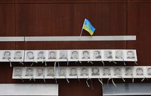 Фото 2: Львів започаткував нову традицію — над Меморіалом пам’яті Героїв Небесної Сотні підняли Державний Прапор України