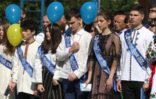 Фото 12: У Львові урочисто святкують закінчення навчального року у школах