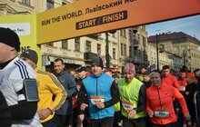 Фото 27: Мер Львова привітав учасників «Run the World. Львівський напівмарафон»