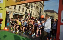 Фото 34: Мер Львова привітав учасників «Run the World. Львівський напівмарафон»