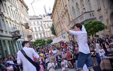 Фото 18: Сьогодні локацію «Музика на Курбаса» «запалювала» фольктроніка від гурту «LIRWAK»