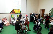 Фото 6: Вихованцям центру «Джерело» Миколай передав солодкі подарунки