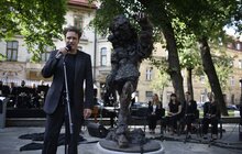 Фото 11: На площі Маланюка урочисто відкрили скульптуру Франца Ксавера Моцарта