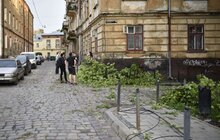 Фото 18: Аварійні бригади оперативно ліквідовують наслідки негоди в місті