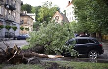Фото 20: Аварійні бригади оперативно ліквідовують наслідки негоди в місті