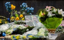 Фото 10: На Личаківському кладовищі біля могил Героїв Небесної Сотні замайорів синьо-жовтий прапор