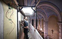 Фото 5: На стінах храму св. Іоана Золотоустого виявили розписи Юліана Крупського: реставратори розпочинають розкриття орнаментів (відео)