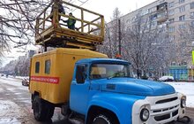 Фото 1: Аварійні служби Львівелектротрансу працюють над відновленням тролейбусного руху