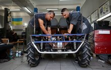 Фото 2: Львівське училище розробило для військових особливе електробагі (відео)