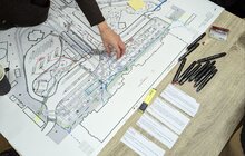 Фото 1: Ознакування, пандус та інформаційне табло: пл. Двірцева та будівля залізничного вокзалу стануть доступнішими
