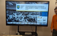 Фото 7: Ознакування, пандус та інформаційне табло: пл. Двірцева та будівля залізничного вокзалу стануть доступнішими