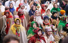 Фото 8: Головний різдвяний дідух вже встановили у Львові (відео)