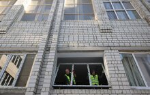 Фото 16: За шкільні парти повернулися учні ліцею, що найбільше постраждав від російських ракет (відео)