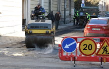 Фото 3: Після складної зими у Львові ліквідовують ями на дорогах (відео)