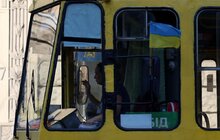 Фото 1: У Львові комунальний транспорт виїхав на маршрути з прапорцями