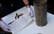 Фото 3: У Львові під час демонтажу колишнього Пагорба Слави знайшли «капсулу часу»: що там було (відео)