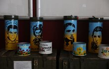Фото 7: У Центрі Довженка відкрилась виставка розмальованих військових артефактів: відбудеться аукціон