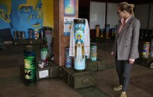 Фото 15: У Центрі Довженка відкрилась виставка розмальованих військових артефактів: відбудеться аукціон
