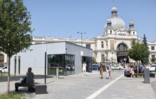 Фото 1: Біля залізничного вокзалу відкрили Центр туристичної інформації: там можна оформити та придбати ЛеоКарт (відео)