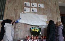 Фото 4: На фасаді львівської школи відкрили одразу 5 меморіальних таблиць пам'яті загиблих захисників України (відео)
