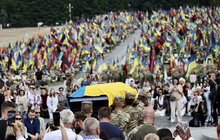 Фото 21: Сьогодні Львів попрощався із бойовою медикинею Іриною Цибух