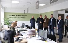 Фото 2: Досвід роботи центру рекрутингу української армії у Львові перейматимуть громади області