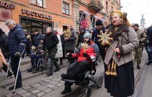 Фото 19: Головний різдвяний дідух вже встановили у Львові (відео)