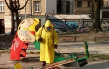 Фото 64: На території Львова проводять миття і дезінфекцію дитячих майданчиків