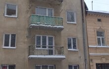 Фото 2: Мерія закликає мешканців бути особливо обережними через нависання буруль та снігу